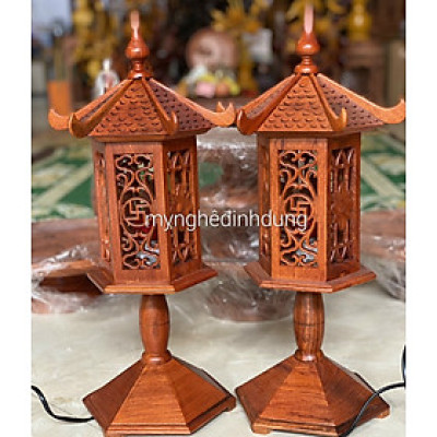 Đôi đèn thờ bằng gỗ hương cao 50x22cm 