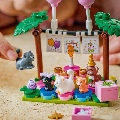 LEGO FRIENDS 42666 Đồ Chơi Lắp Ráp Nhà Cây Và Bữa Tiệc Sinh Nhật Mèo Con (321 chi tiết)