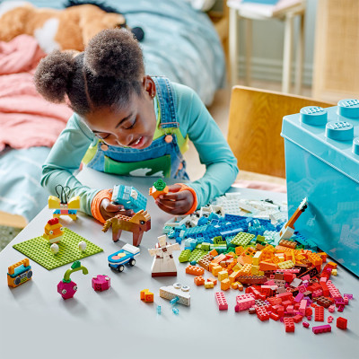 Đồ Chơi Lắp Ráp Thùng Gạch Sáng Tạo Sống Động 850 Chi Tiết LEGO CLASSIC 11038