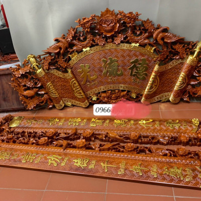 Bộ thờ cúng hoành phi cuốn thư câu đối được làm bằng chất liệu gỗ hương đỏ  