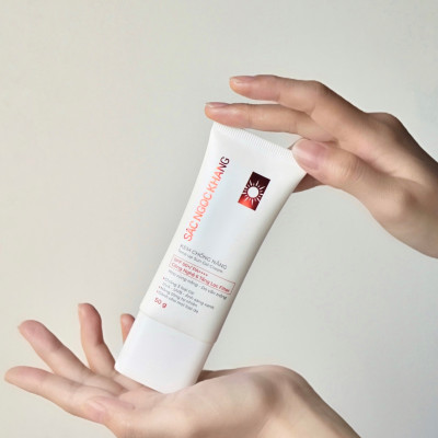 Kem chống nắng Sắc Ngọc Khang 50g giúp chống nắng hiệu quả với chỉ số SPF50, PA++++