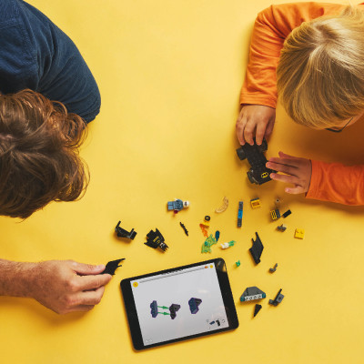 LEGO SUPERHEROES 76301 Đồ Chơi Lắp Ráp Batman Và Xe Chiến Đấu Với Mr. Freeze (63 Chi Tiết)