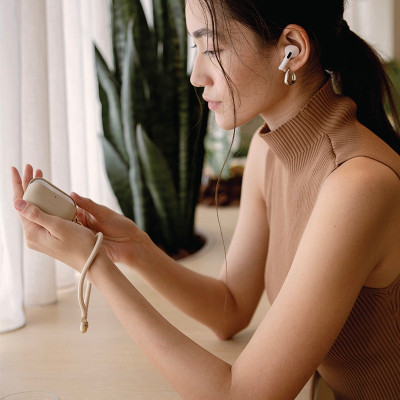 Ốp UNIQ COEHL HAVEN Cho Airpods Pro Gen 2/1 Da Nhân Tạo Chất Lượng Cao Sang Trọng Tặng Kèm Dây Móc Carabiner Hàng Chính Hãng