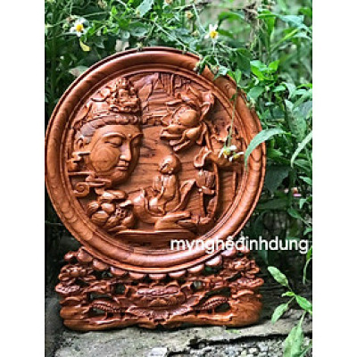 Đĩa khắc nhất tâm bái phật bằng gỗ hương đá  kt 30x30x3cm + chân đế cao tổng 38cm 