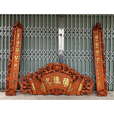 Bộ thờ cúng hoành phi cuốn thư câu đối được làm bằng chất liệu gỗ hương đỏ  