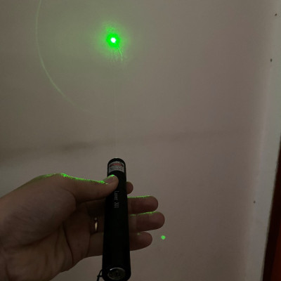 Đèn pin laser 303 siêu sáng gồm pin, sạc và khóa - Đèn lazer 303 tia Xanh lá - Hàng chính hãng