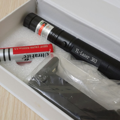 Đèn pin laser 303 siêu sáng gồm pin, sạc và khóa - Đèn lazer 303 tia Xanh lá - Hàng chính hãng