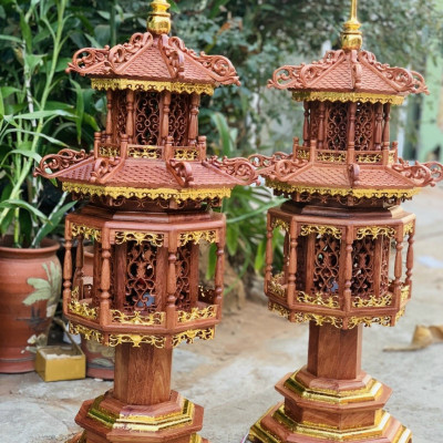 Cặp đèn thờ hình tháp đan mái chùa bằng gỗ hương kt cao 60×28×28cm