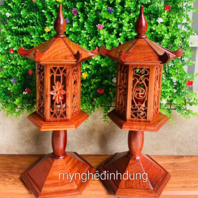 Đôi đèn thờ bằng gỗ hương cao 50x22cm 