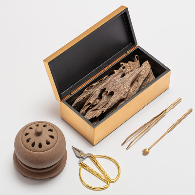 Trầm Hương - Bộ Quà Tặng Tâm - Bao gồm: Trầm Kiến, Bộ xông Trầm hương điện bằng gốm Hồng Sa và Hộp sơn mài truyền thống