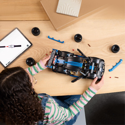 LEGO TECHNIC 42176 Đồ Chơi Lắp Ráp Xe Đua Thể Thao Porsche GT4 E-Performance (834 Chi Tiết)