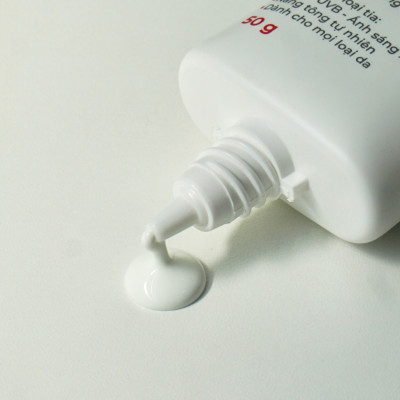 Kem chống nắng Sắc Ngọc Khang 50g giúp chống nắng hiệu quả với chỉ số SPF50, PA++++