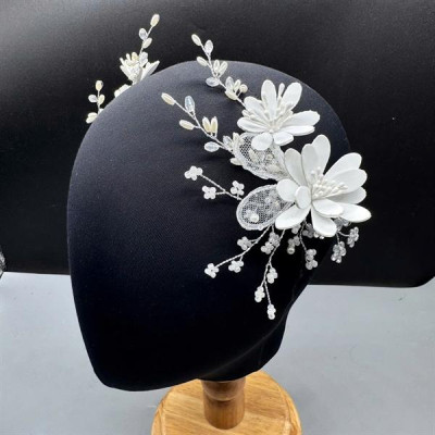 Cài tóc cô dâu hoa xốp trắng kết hạt cườm mẫu mới t12/2024