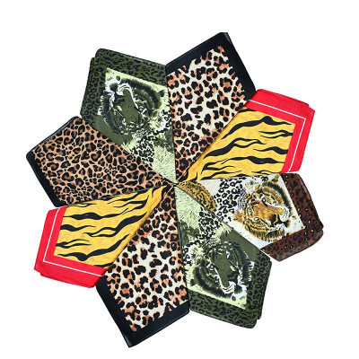 Bộ sưu tập khăn vuông bandana cotton họa tiết báo cá tính (54x54cm)