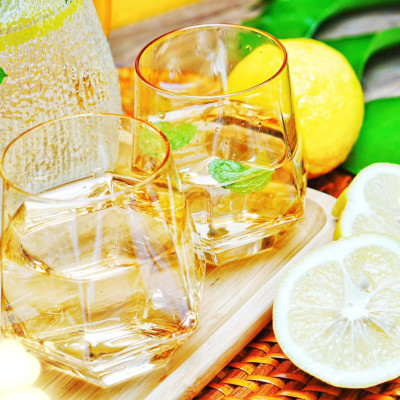 COMBO BÌNH ĐỰNG NƯỚC THỦY TINH CÓ KHAY ĐỰNG VÀ 6 CỐC MÀU MẠ VÀNG - VD692