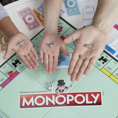 Cờ Tỷ Phú Cơ Bản Monopoly Hasbro Gaming - C1009