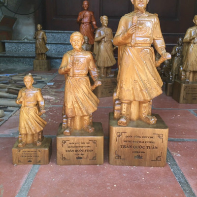 Combo 3 tượng bác hồ ,đại tướng võ giáp và tượng trần quốc tuấn bằng gỗ bách xanh thơm phức kt cao 20cm 