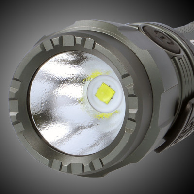 Đèn pin cầm tay nhỏ gọn chính hãng Gentos UT-1900R,đèn sáng công suất 1000lm nhập khẩu từ Nhật