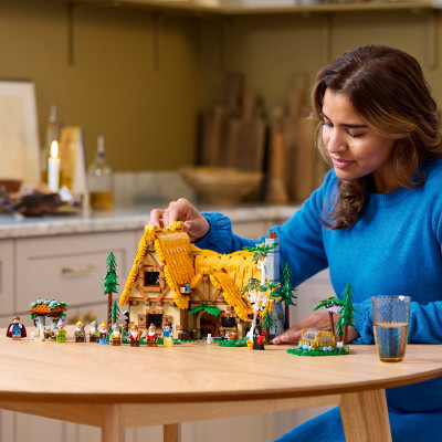 Đồ Chơi Lắp Ráp Ngôi Nhà Của Bạch Tuyết Và Bảy Chú Lùn LEGO DISNEY PRINCESS 43242 (2228 chi tiết)