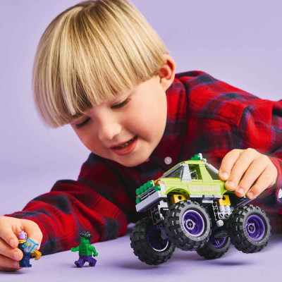 LEGO SUPERHEROES 76312 Đồ Chơi Lắp Ráp Xe Tải Hulk Đối Đầu Thanos (229 chi tiết)