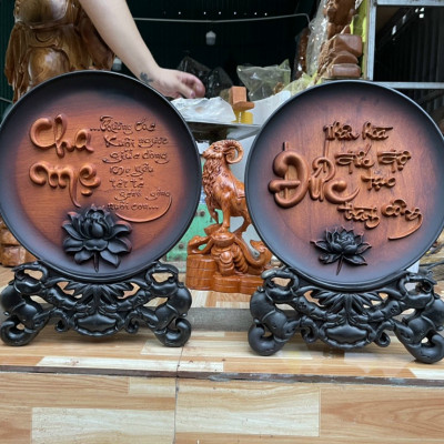 Combo tượng phật di lặc ngũ phúc kt cao 60×24×14cm+ hai đĩa chữ cha mẹ +chữ đức  mặt tròn 40×4cm bằng gỗ hương đá tô mầu giả cổ 