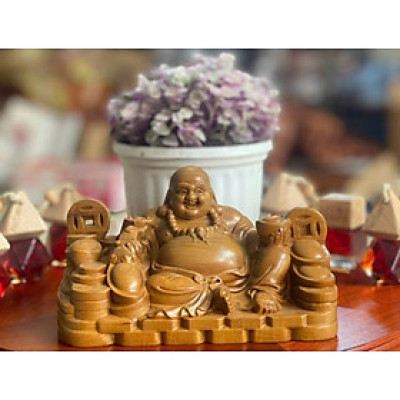 Tượng phật di lặc kim tiền bằng gỗ bách xanh thơm phức kt 15×9×8cm 