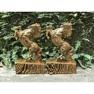 Tượng con ngựa nhất mã phi thiên phong thủy bằng gỗ mun đuôi công kt cso 20×12×4,5cm
