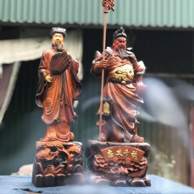 Cặp tượng văn võ song toàn không minh gia cát lượng và quan công bằng gỗ hương đá tô làm mầu giả cổ kt cao 50cm 