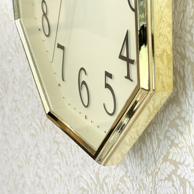 Đồng hồ treo tường Nhật Bản Rhythm CMG614CR18. KT 30.0 x 30.0 x 4.2cm, 636g. Vỏ nhựa, dùng PIN.