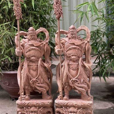 Tượng quan công quanh tay đứng trên đầu hổ phù kt cao 80