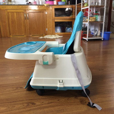 Ghế ăn dặm gấp gọn có đệm và bánh xe, Màu Xanh Bé trai tặng 1 thìa ăn và 1 gói khăn sữa cao cấp