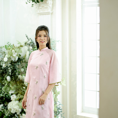 Áo dài cách tân thiết kế hồng tơ 4 tà thêu hoa lá ( size XL )