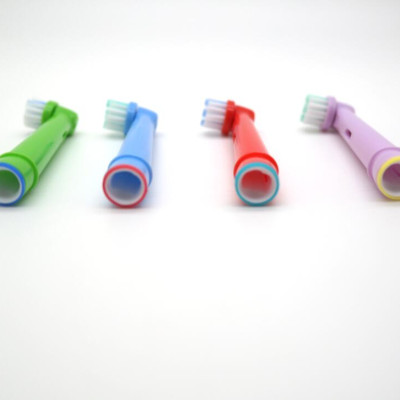 Cho máy Oral-B Braun,  Bộ 4 đầu bàn chải đánh răng điện - Trẻ em, cho mọi loại máy - EB10A
