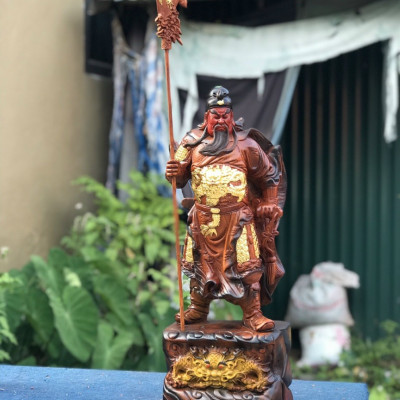 Tượng quan công cầm đao trấn ải bằng gỗ hương đa tô làm mầu giả cổ kt cao 60×25×15cm