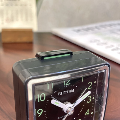 Đồng hồ Rhythm CRE210NR71. Kt 5.7 x 5.7 x 3.3cm, 55g Vỏ nhựa. Dùng Pin.