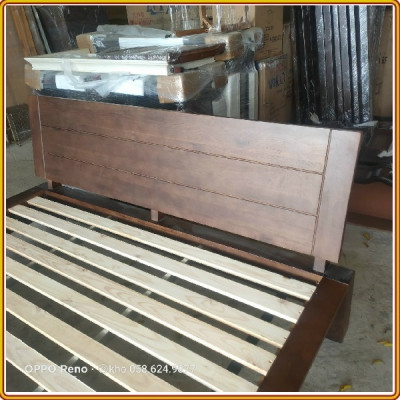 Giường ngủ Tundo gỗ sồi, mặt gỗ màu nâu óc chó  210 x 197 x 100cm