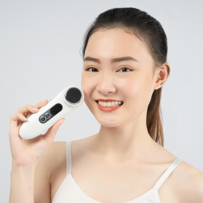 Máy đẩy tinh chất ION dưỡng trắng Maxcare Max888 - Máy điện di tinh chất Maxcare Beauty Device - làm sạch sâu - đẩy tinh chất - cấp ẩm - dưỡng da thương hiệu Nhật Bản