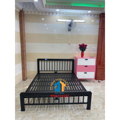 Giường sắt mỹ nghệ vuông ĐẠI THÀNH 1M4X2M
