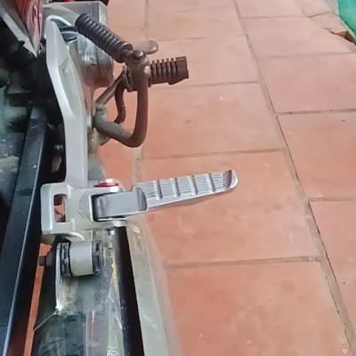 Gác chân ĐÚC Gcraft tặng kèm long đền kitaco đỏ và chốt gác chân INOX gắn xe máy Siêu Rẻ Đẹp