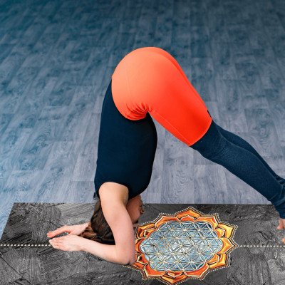 Thảm tập yoga chính hãng Yvonne, Mandala Vintage (TẶNG KÈM 3 PHẦN QUÀ) dày 4mm bề mặt nhám, siêu bám, chống trơn trượt, ưa mồ hôi