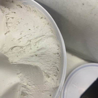 Keo xử lý nứt tường, trám vá lỗ đinh TOA Acrylic Filler 1 kg/Lon