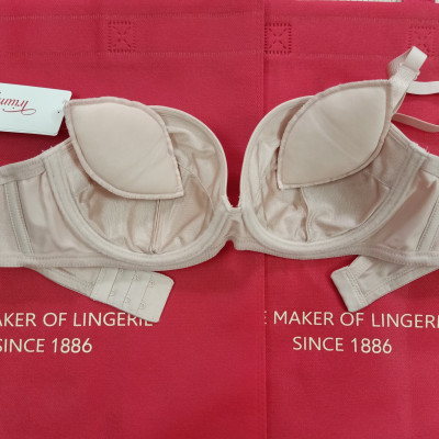 Áo lót nữ nâng ngực tạo khe, cúp ngang có gọng Triumph 695-025 đệm mút vừa giúp nâng và định hình ngực tối đa, dây vai có thể tháo rời