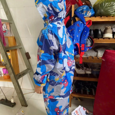 Bộ áo mưa trẻ em từ 6 - 8 tuổi họa tiết hoạt hình dễ thương  , xinh xắn  , vải dù chống thấm , có túi đựng , giao màu ngẫu nhiên