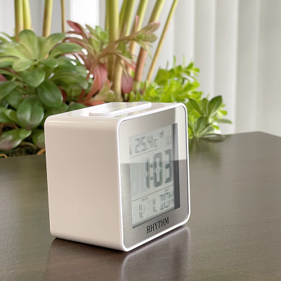  SẮP VỀ Đồng hồ Rhythm LCT076NR03 – KT 7.2 x 7.2 x 5.0cm. 105g. Vỏ nhựa. Dùng Pin.