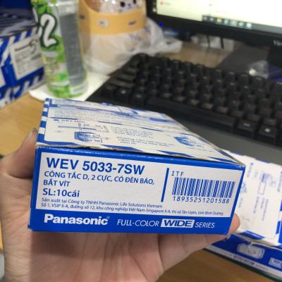 Công tắc D Panasonic WEV-5033-7SW (2 cực) dòng Wide có đèn báo - Hàng chính hãng
