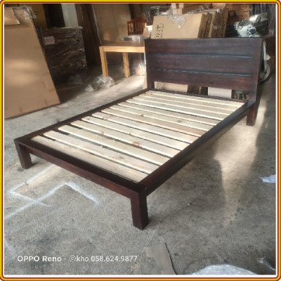 Giường ngủ gỗ sồi Tundo màu nâu óc chó 210 x 192 x 100cm