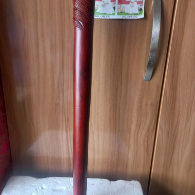 Gậy batong hỗ trợ chống đi lại cho người già bằng gỗ hương đá sơn pu giả cổ kt 90×13×4cm 