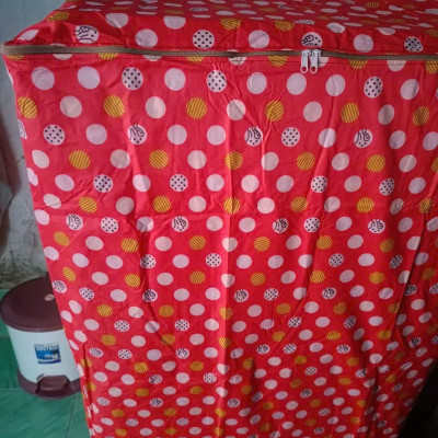 Áo bọc   máy giặt cửa trên  cho máy từ  9 -  10 kg  , vải dù siêu bền ,  thoáng khí  , chống nước  , chống bụi tốt   bảo vệ máy  khỏi mưa nắng khi để ngoài trời  ,giao màu ngẫu nhiên