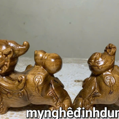 Cặp tỳ hưu phong thủy hút tài lộc bằng gỗ bách xanh thơm nức kt 10x7x5cm 