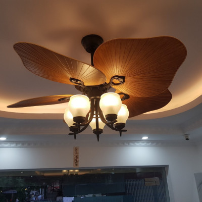 Mẫu mới nhất: Quạt trần cánh lá sang  trọng có đèn trang trí - Rất em và mát - Sang trọng - Có điều khiển từ xa